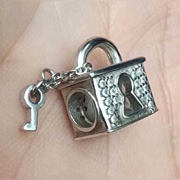 **NEW**NEVER WORN STERLING SILVER CHARM. FITS PANDORA - Picture 4 of 10